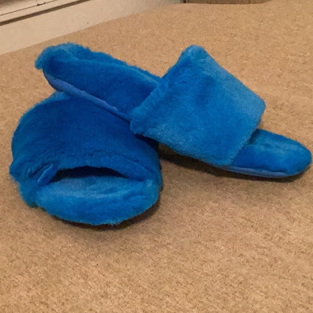 Vionic Dream Faux Shearling Slippers Size 7.5 worn once